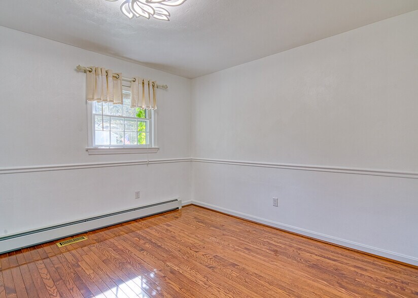 Building Photo - 21 Bayview Dr