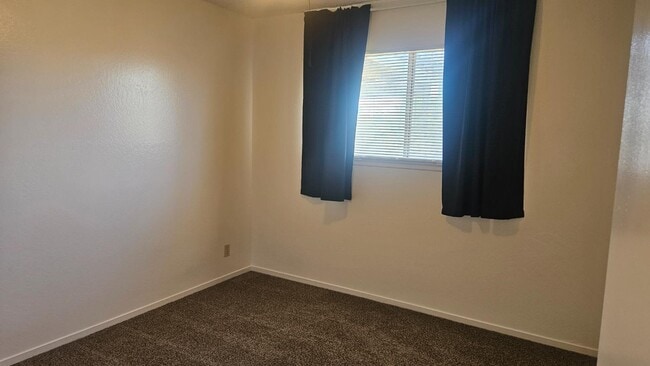 Building Photo - 956 W Antonio Dr