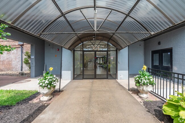 Building Photo - 5000 Euclid Ave