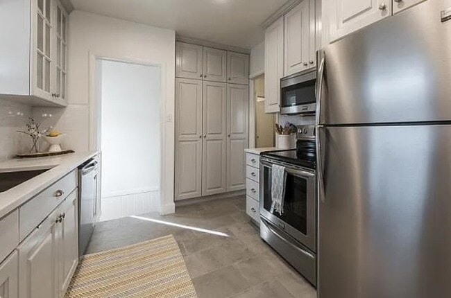 Building Photo - 1684 Browning Ave