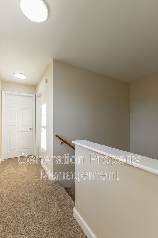 Building Photo - 2205 E 12th St