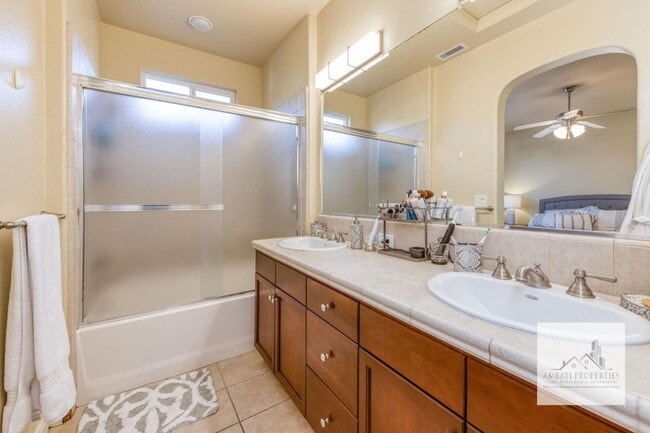 Building Photo - Charming Harlan Ranch Home!