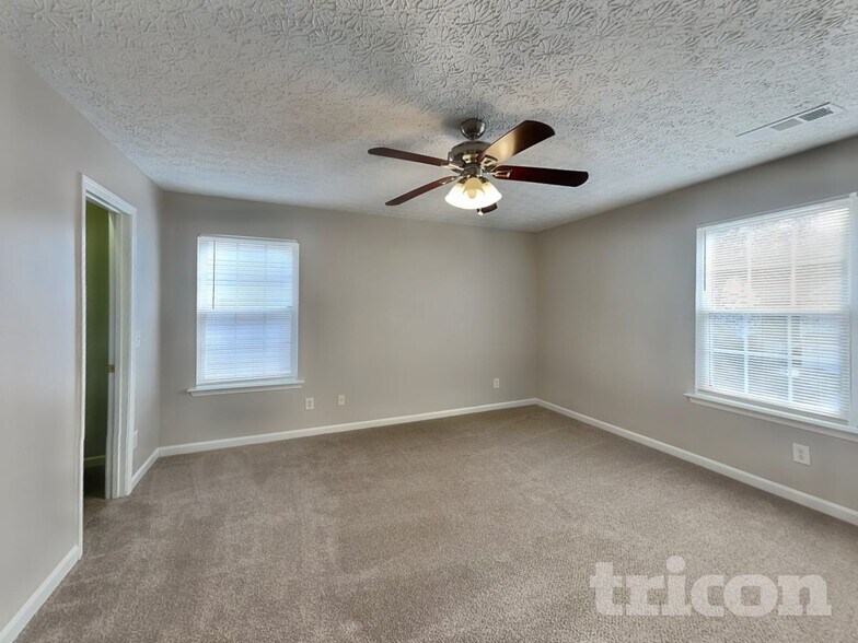 Building Photo - 220 Osmanthus Way