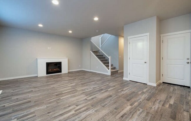 Building Photo - 4910 NE 65th Ct