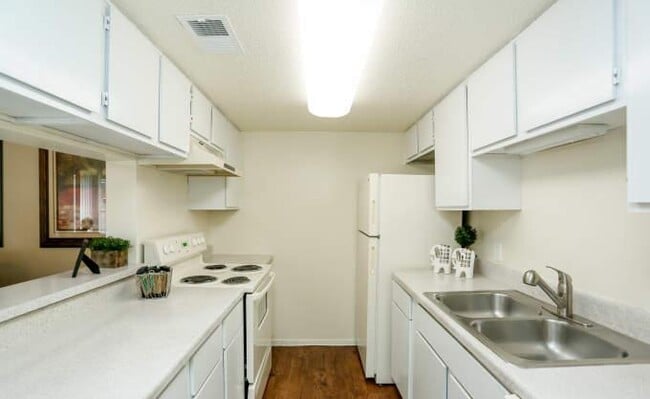 Building Photo - 2 bedroom in Stafford TX 77477