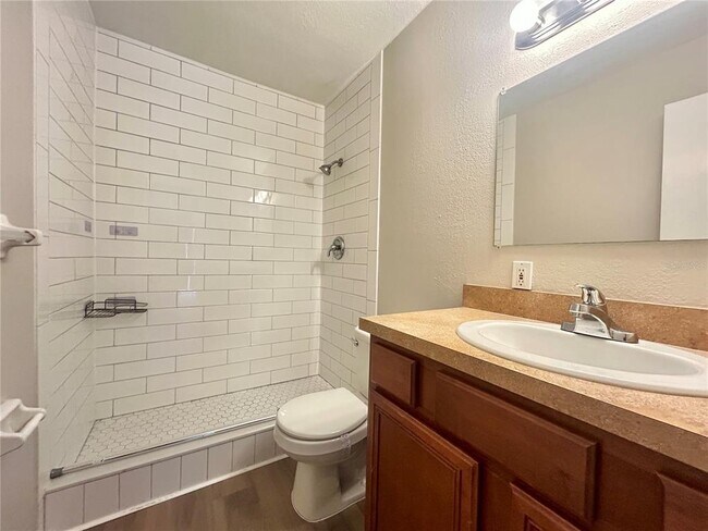 Building Photo - 705 Haven Pl