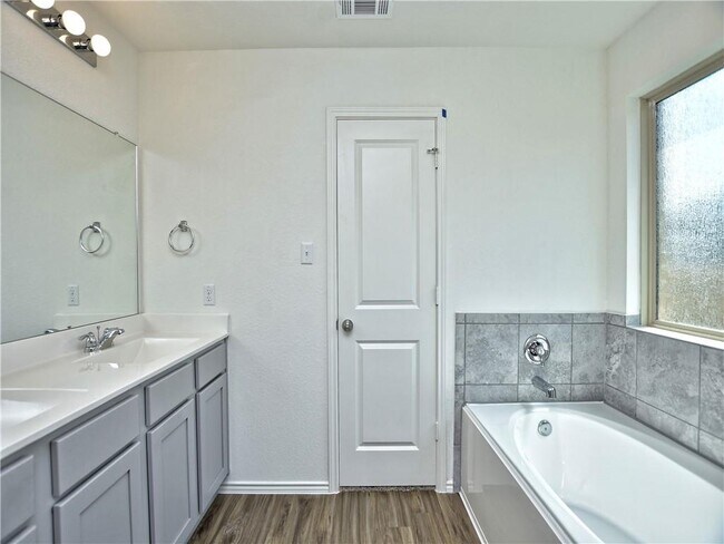 Building Photo - 21413 Wilmiller Ln