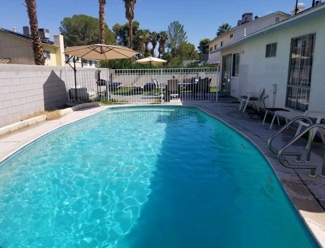 Building Photo - 2612 Siesta Ave