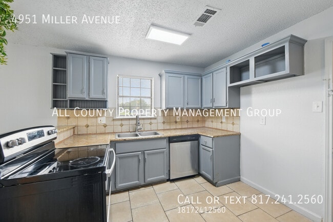 Building Photo - 4951 Miller Ave