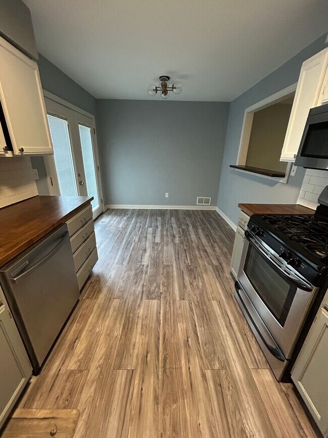 Building Photo - 3 Bed | 2 Bath | 2 Car Garage Home in Belton