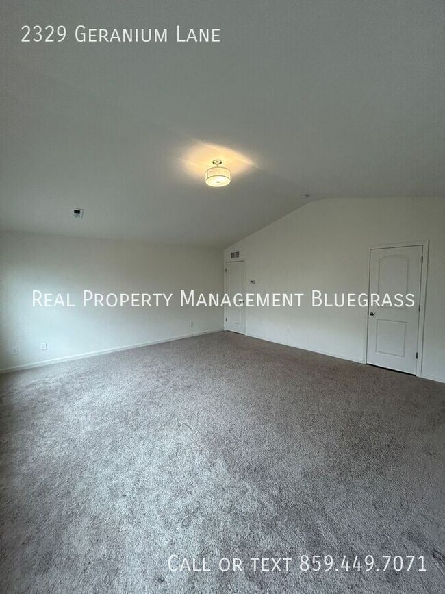 Building Photo - 2329 Geranium Ln