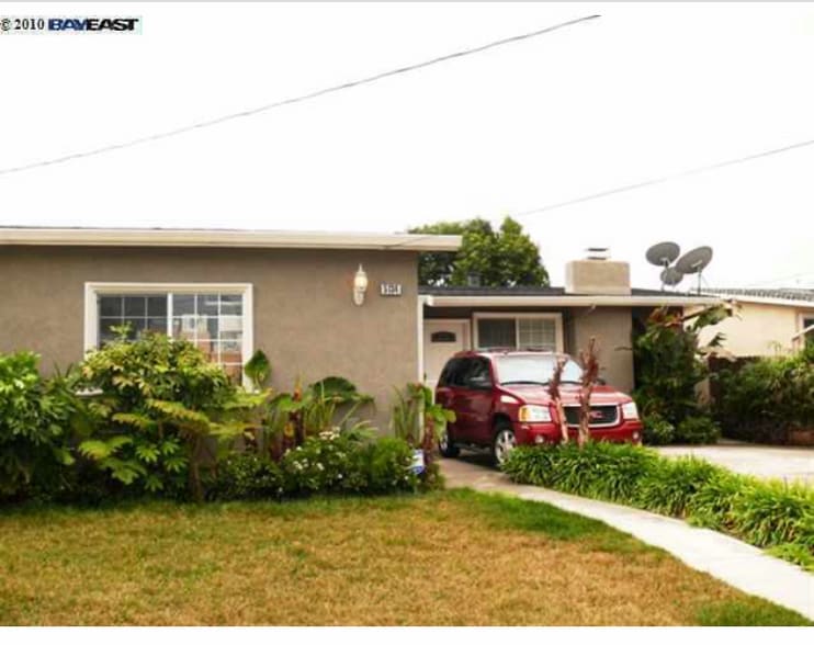 Building Photo - 5134 Elmwood Ave