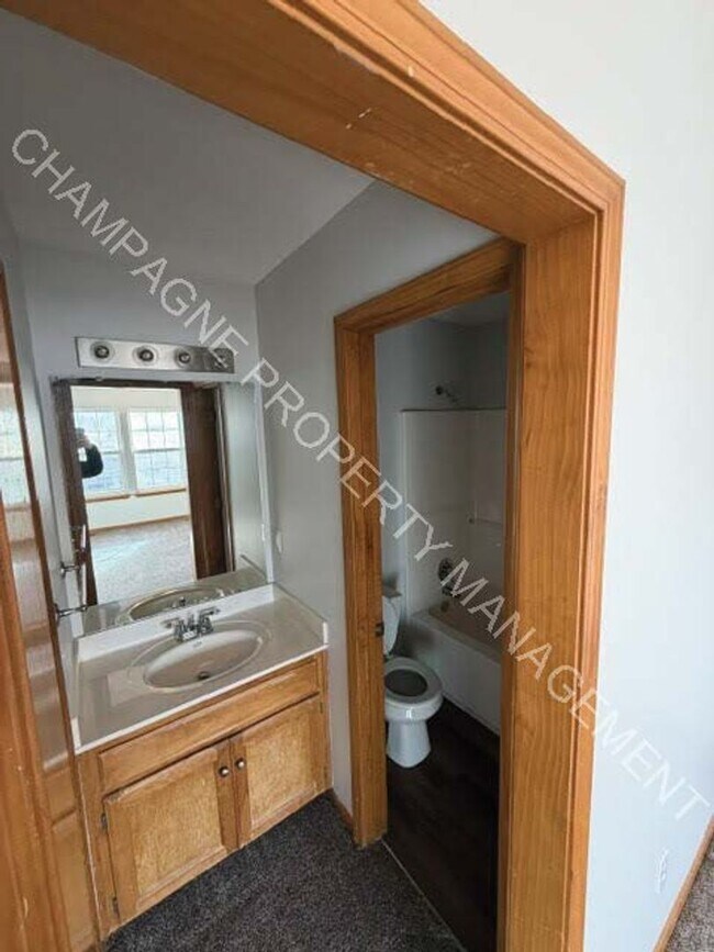 Building Photo - 6524/6528 NE 44th St