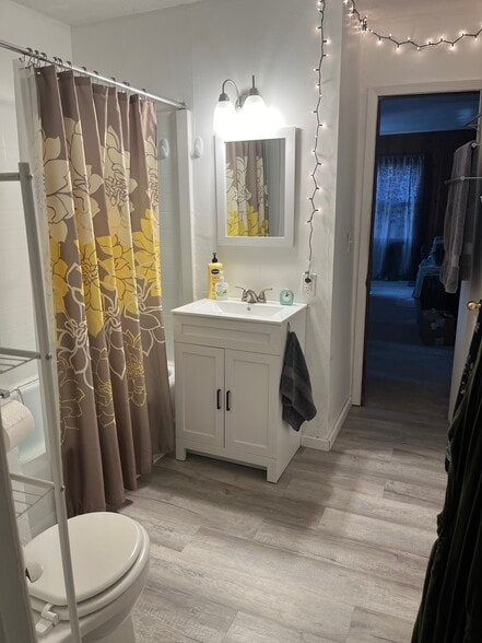 Bathroom - 437 S Peachtree St