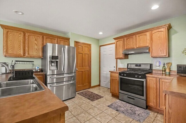 Building Photo - 1736 Parker Dr