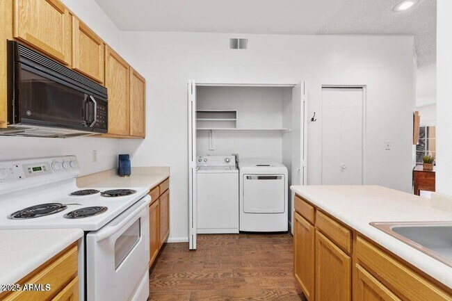 Building Photo - 11333 N 92nd St
