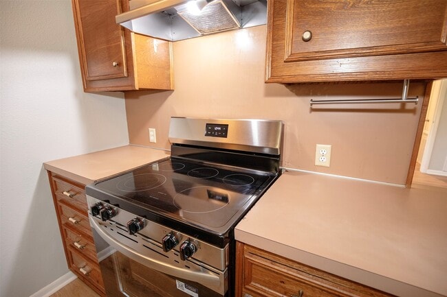 Building Photo - 2024 Bogatto St