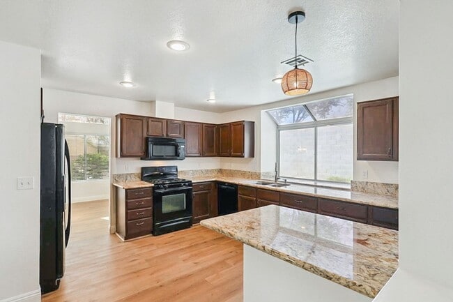 Building Photo - Beautiful, Well Kept, North Summerlin Pool Home