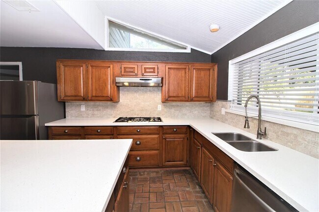Building Photo - 7 Woody Creek Dr