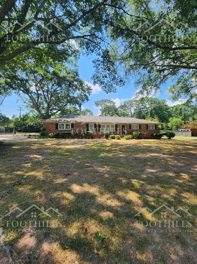 Building Photo - 3-Bedroom Home with Fresh Updates and Fenc...