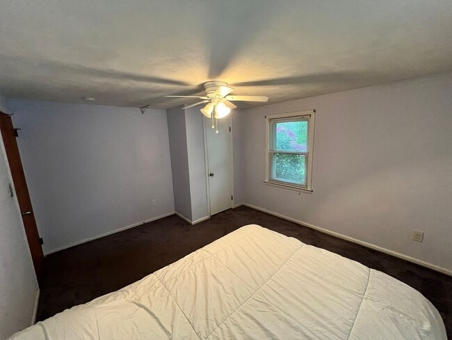 Building Photo - Single Family Home for Rent in Longmeadow!