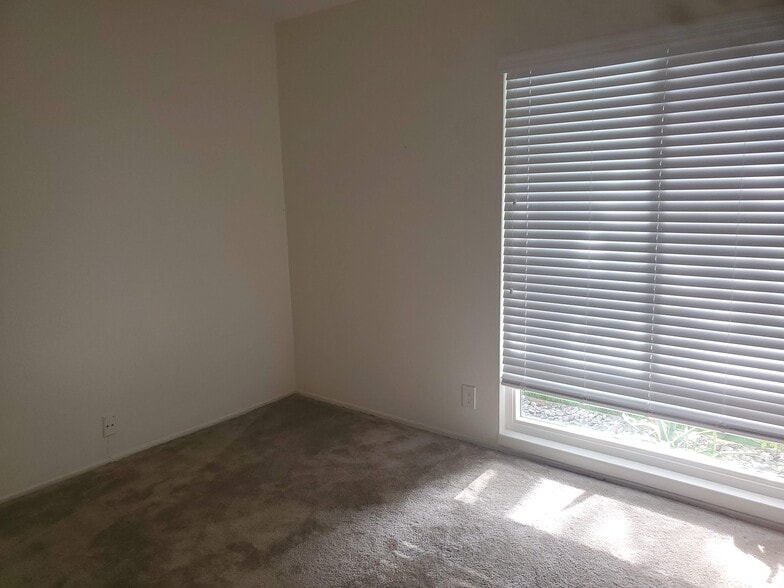 Building Photo - 741 Amigos Way