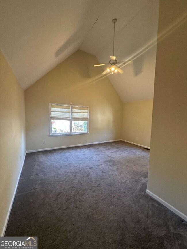 Building Photo - 685 Garibaldi St SW