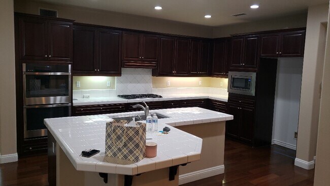 Building Photo - 16020 Huntington Garden Ave