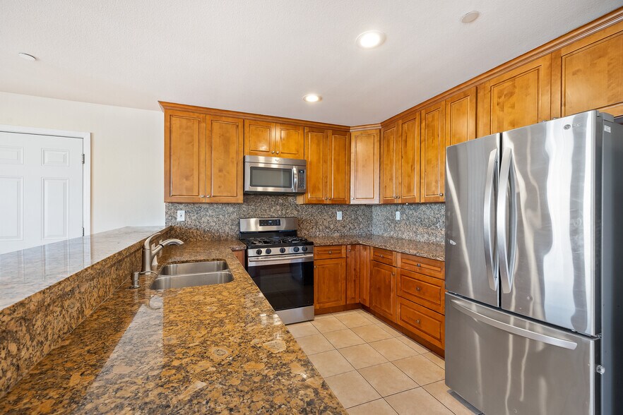 Building Photo - 3910 San Carlos Way