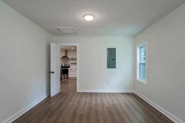 Building Photo - 4 Bedroom 2 Bath House in Corey Woods - Summerville