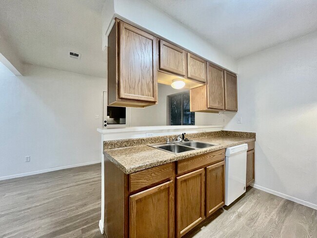 Building Photo - 1114/1116 Hazelton