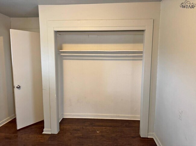 Building Photo - 1661 1/2 Collins Ave