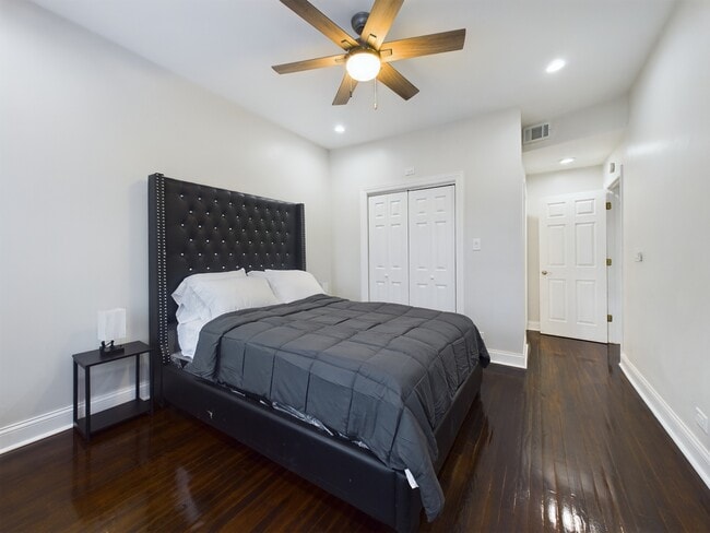 Building Photo - 5005 S Prairie Ave