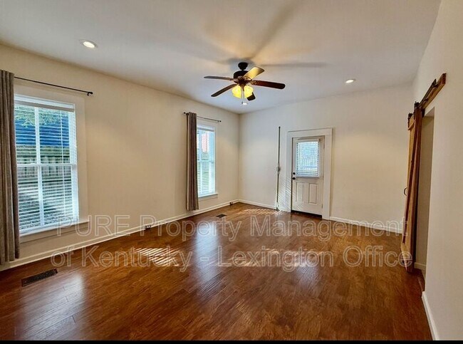 Building Photo - 611 N Broadway