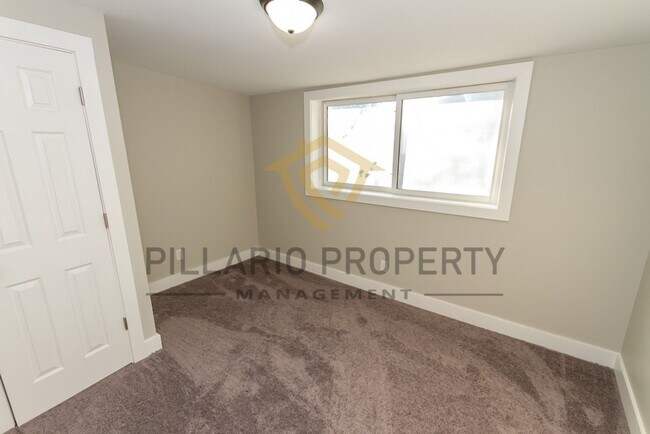 Building Photo - Charming 3-Bedroom Bungalow Near Garfield ...