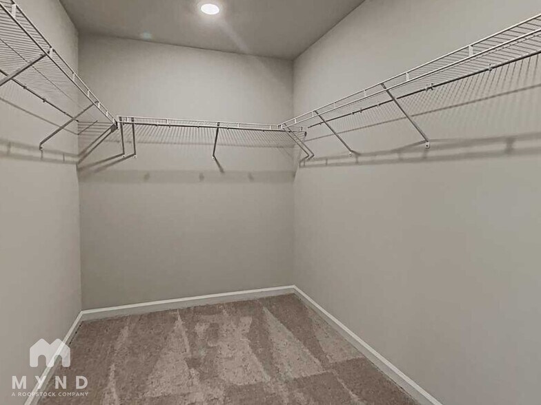 Building Photo - 1601 Trembley Pk Dr