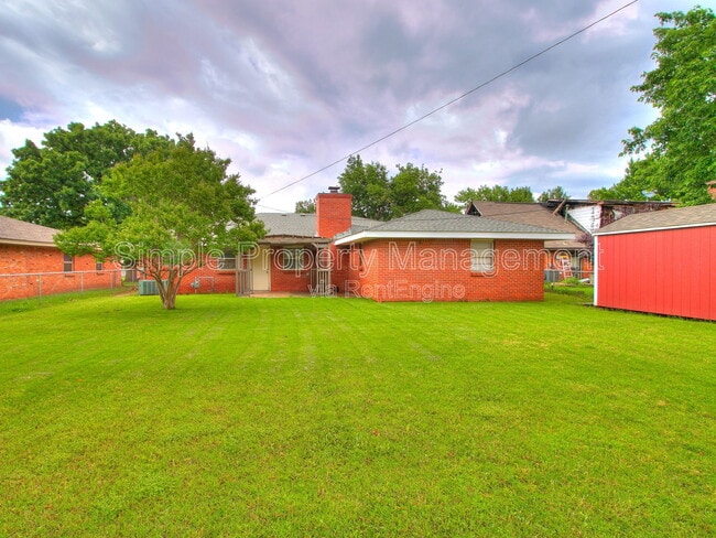 Building Photo - 136 Burton Pl
