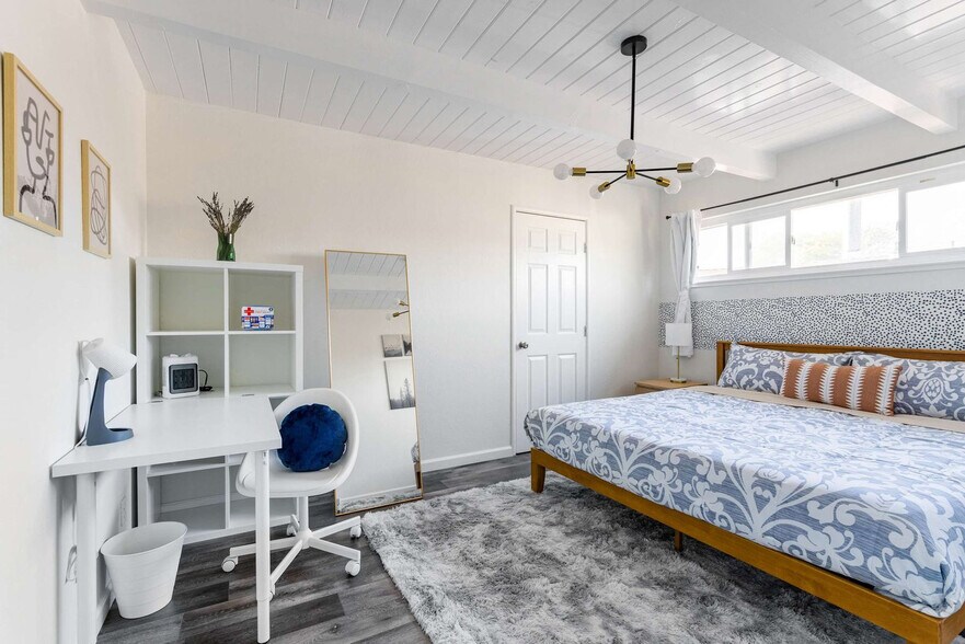 Building Photo - 2312 Bonar St