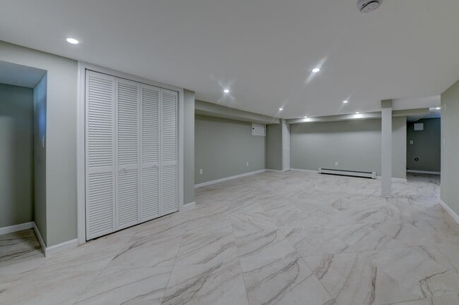 Building Photo - 815 3rd St