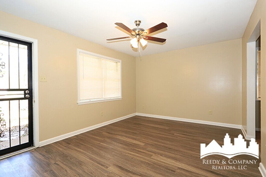 Building Photo - 1555 Staunton Dr