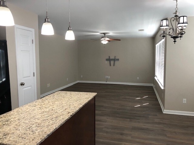 Building Photo - 107 Whispering Oak Ln