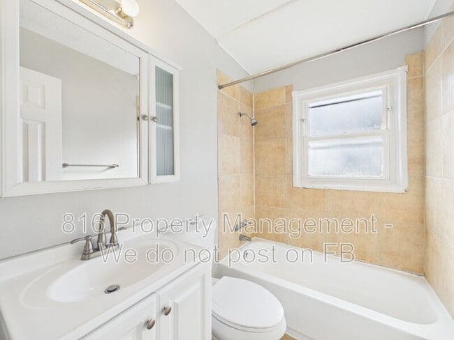 Building Photo - 14920 Fuller Ave