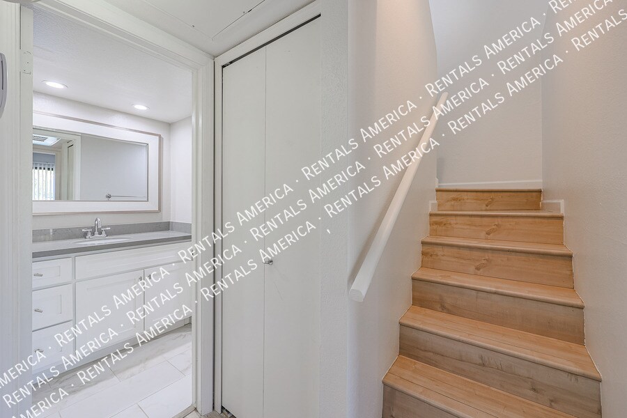 Building Photo - 4850 E Desert Cove Ave