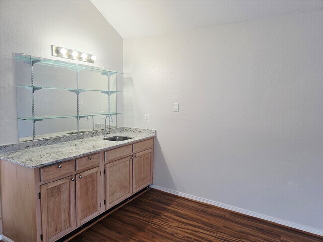 Building Photo - 15330 Oak Terrace Dr