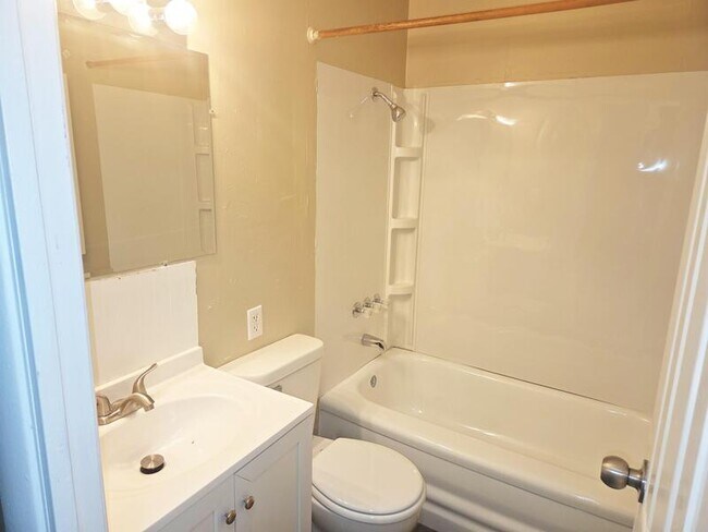 Building Photo - 7926 E 35th St