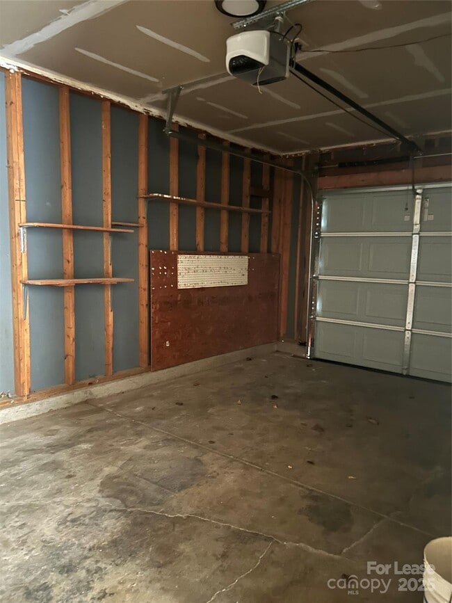 Building Photo - 2893 Signal Ct SW