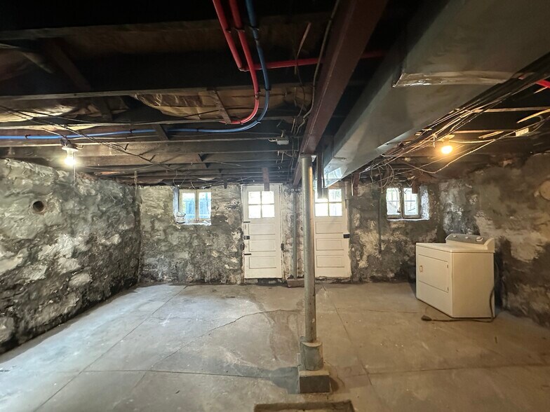 Building Photo - 4167 Botanical Ave