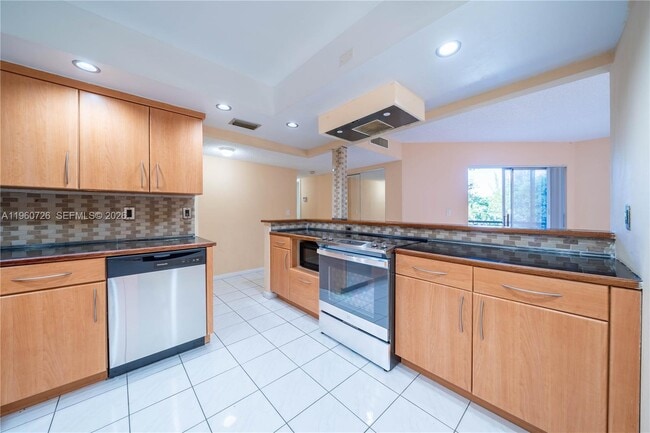 Building Photo - 3100 Riverside Dr