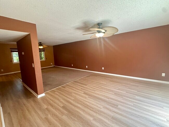 Building Photo - 10605 Carrollbrook Way