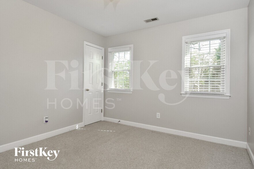 Building Photo - 11 Stonebury Ct